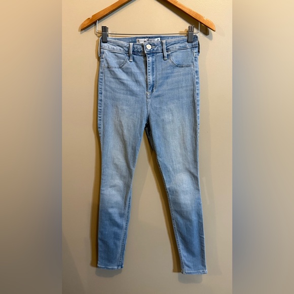 Hollister Women's Light Blue Curvy High Rise Skinny Jean Legging - Picture 6 of 17